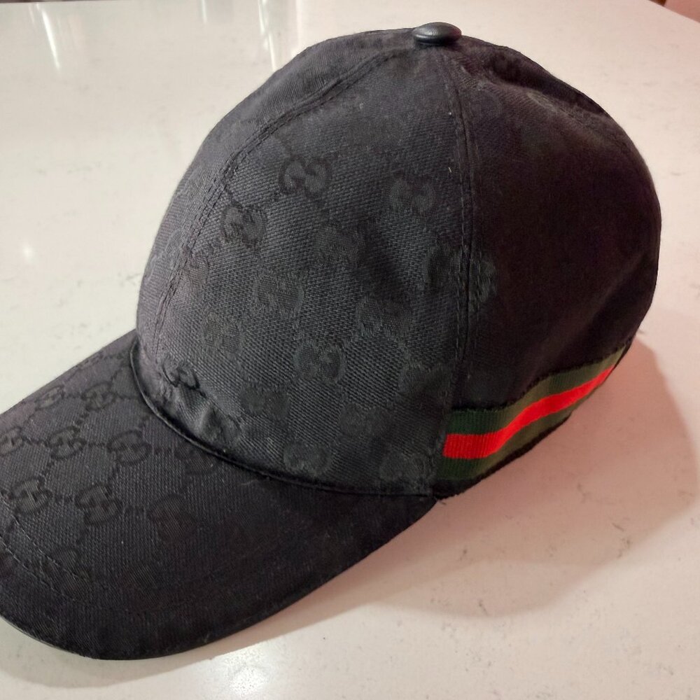 Gucci Black Baseball Cap with Red and Green Web Stripe